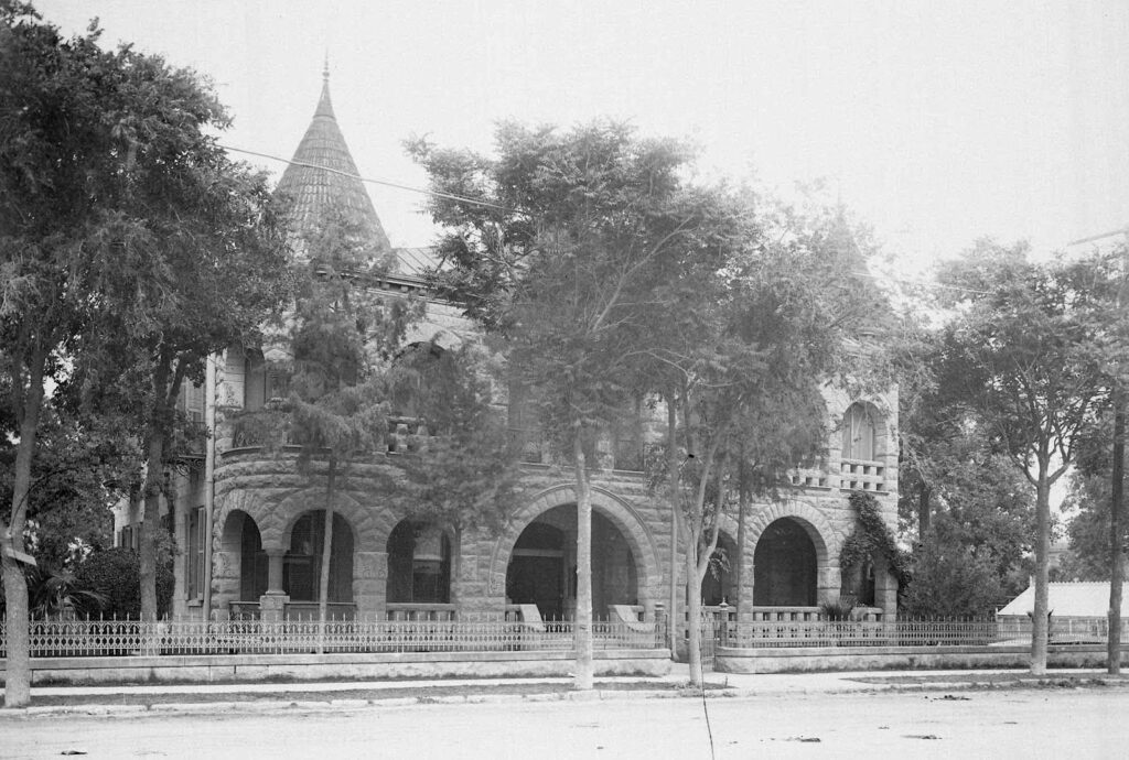 Schreiner-mansion-with-balconies