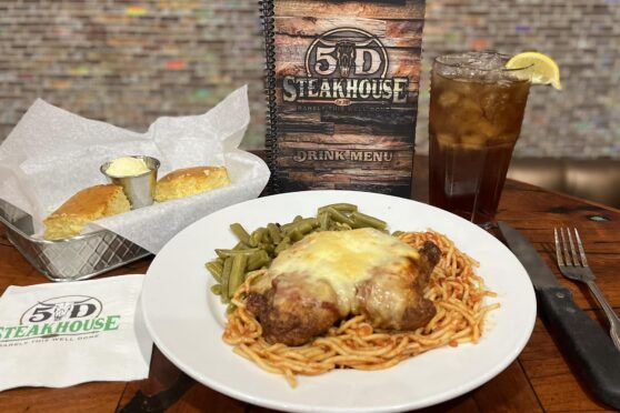 5D Steakhouse entree with Ice tea