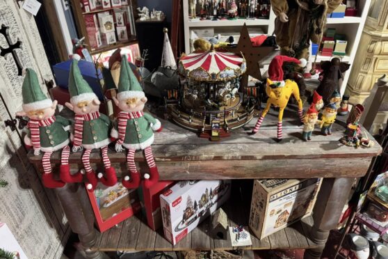 BEST Resale and Consignment Christmas items