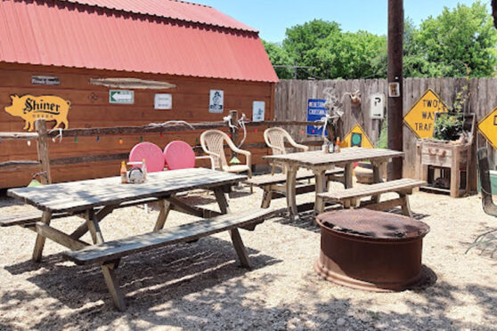Bills BBQ outdoor seating