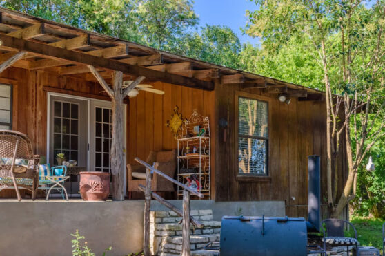 Cozy Cabin 1 exterior