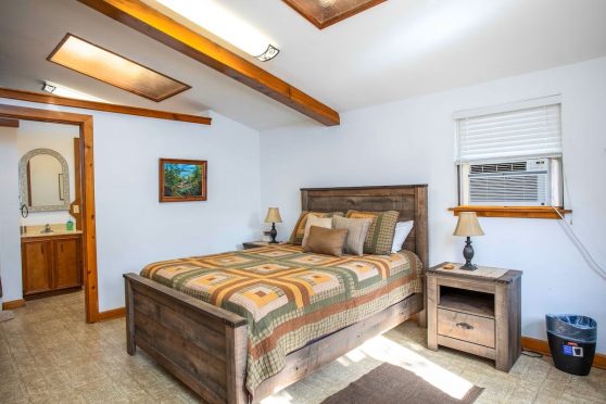 DUBL-C Guest House bedroom