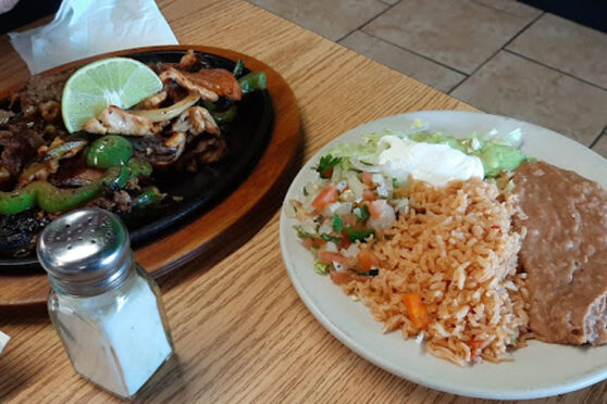El Bracero de Jalisco fajitas platter with sides