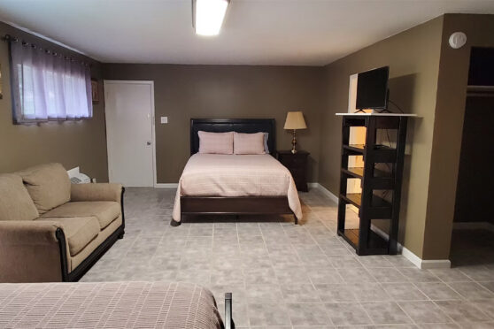 Hillcrest Inn bedroom