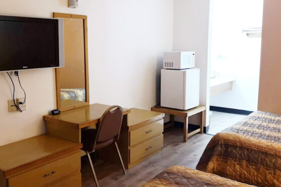 Hunter house Inn and Suites hotel room