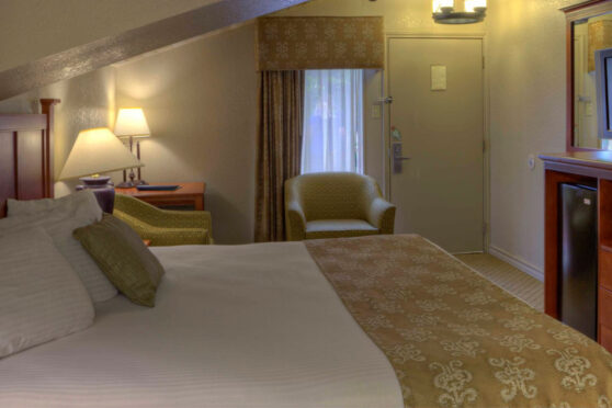 Inn of The Hills bedroom