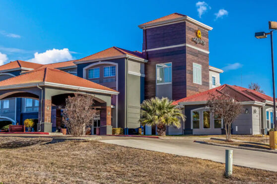 La Quinta Inn & Suites by Wyndham Kerrville main building