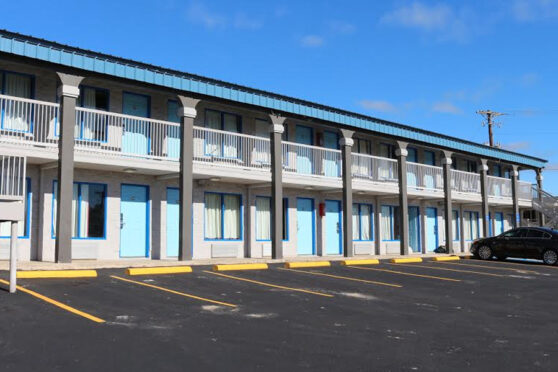 Lone Star Inn Kerrville - row of rooms