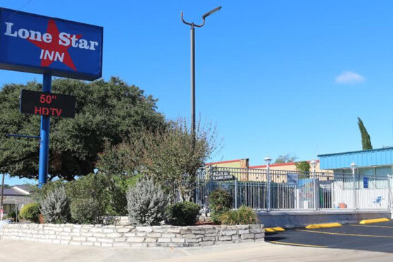 Lone Star Inn Kerrville signage