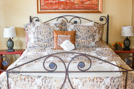 Sleepy Side of Rails living room