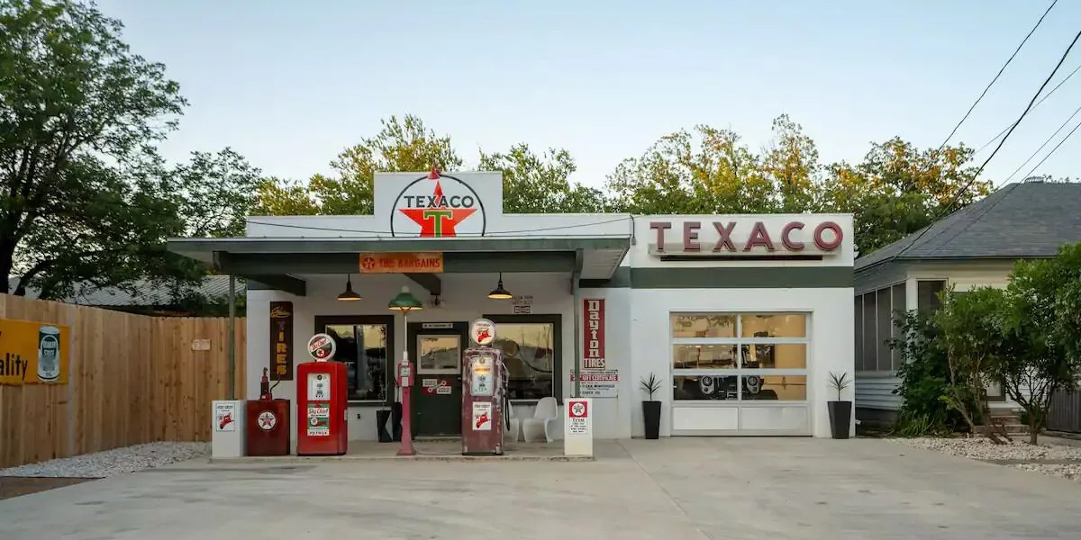 Texaco Airbnb front view