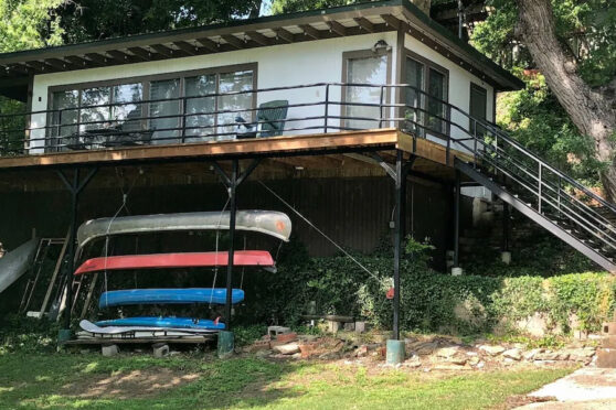 Treehouse on Flat Rock Lake
