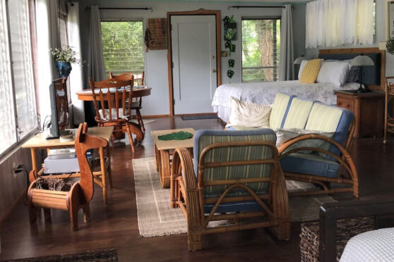 Treehouse on Flat Rock Lake bedroom