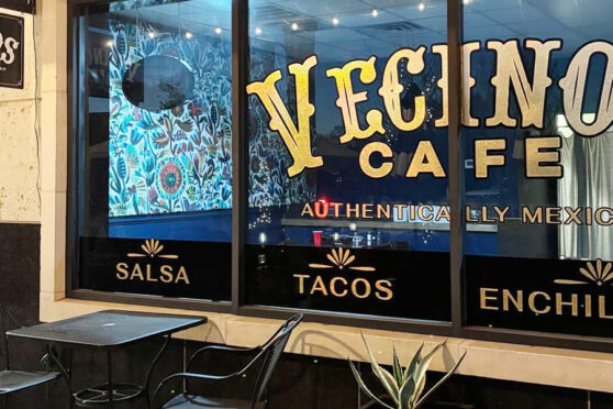 Vecinos window signage