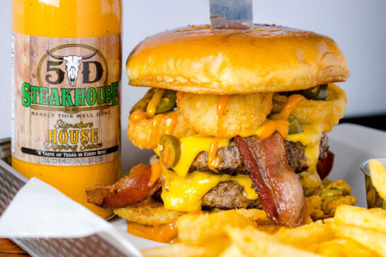 Cheeseburger with housemade sauce