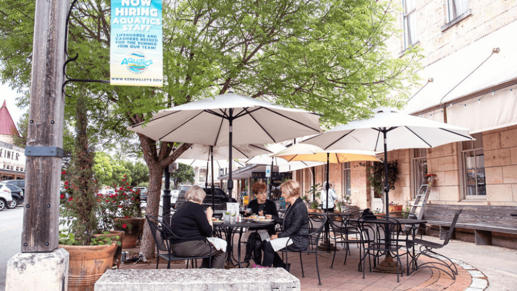 Diners at sidewalk tables at Fransico's