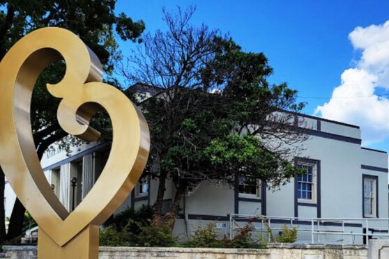 Kerrville Public Art showcasing the James Avery heart sculpture
