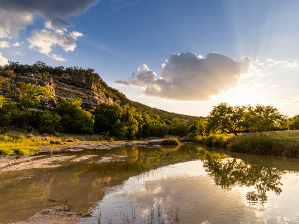 Kerrvillephoto.com landscape of river and cliffs