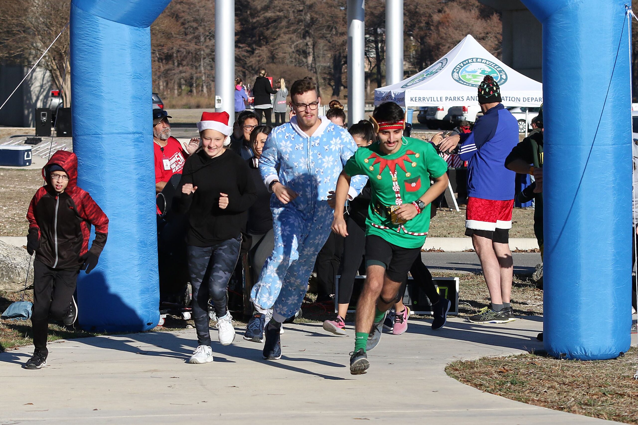 Running Home for the Holidays 5K Runners at the Running Home for the Holidays 5K