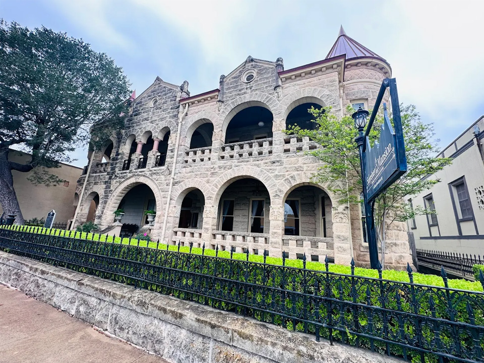 Schreiner Mansion