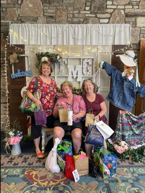 picture of ladies at market
